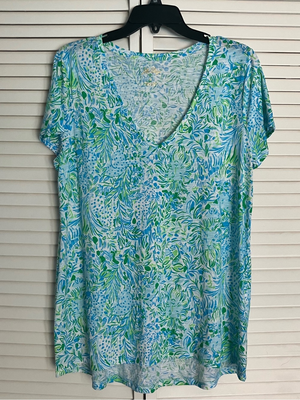 NWT Lilly Pulitzer Etta V-neck (Blue Dandy Lion) Size L